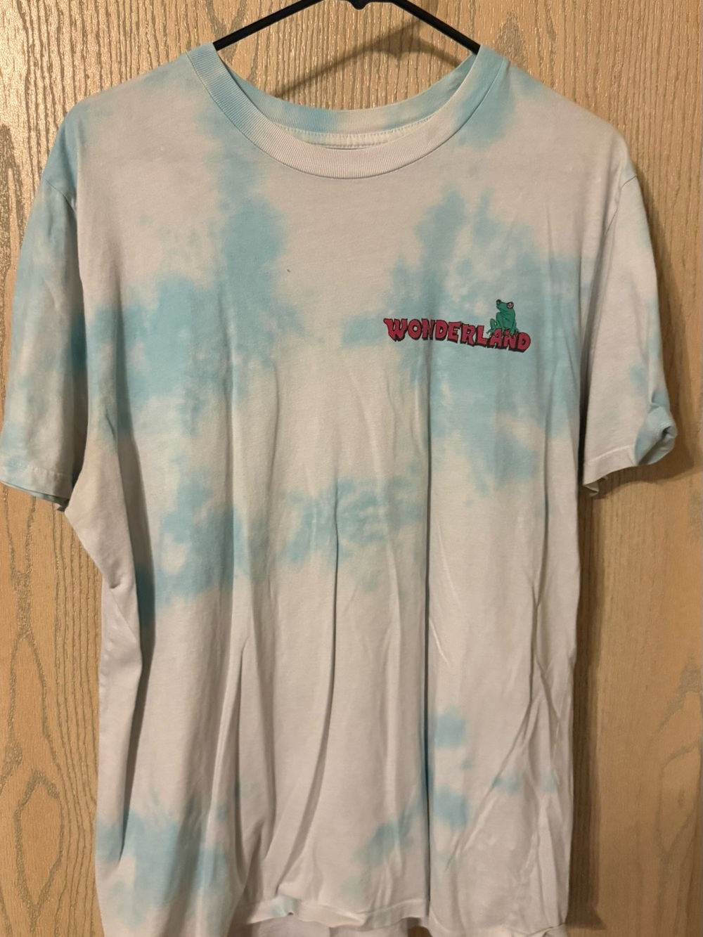 WONDERLAND White and Light Blue Tie-Dye Short Sleeve Tee